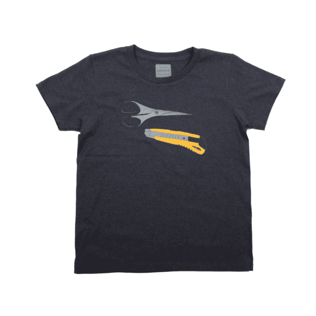 カッターとハサミ Tシャツ
