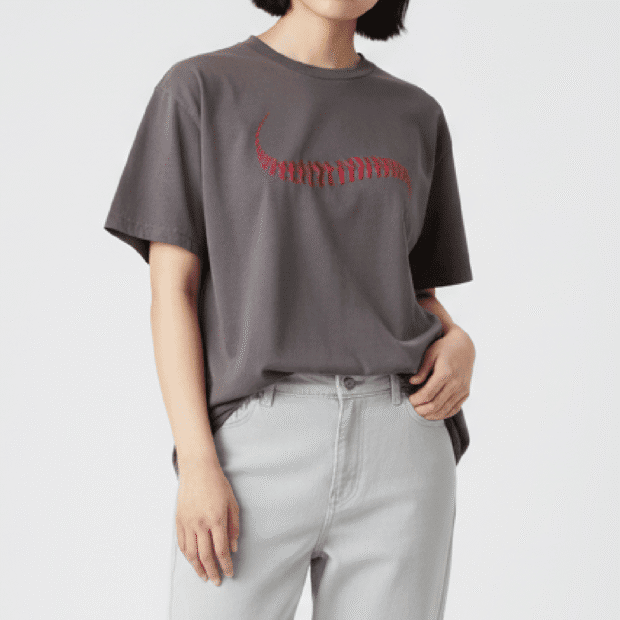 野球ボールの刺しゅうTシャツ　ユニセックスS~XLサイズ